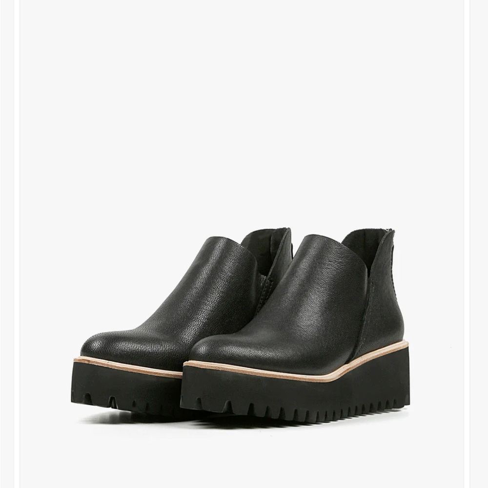 ALL BLACK Flatform Tread Shootie black leather Size 39 US  9